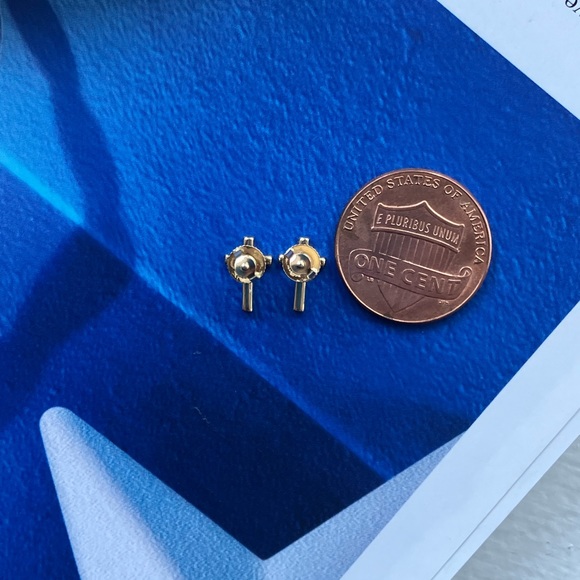 14k Yellow gold Cross Studs - Picture 3 of 4